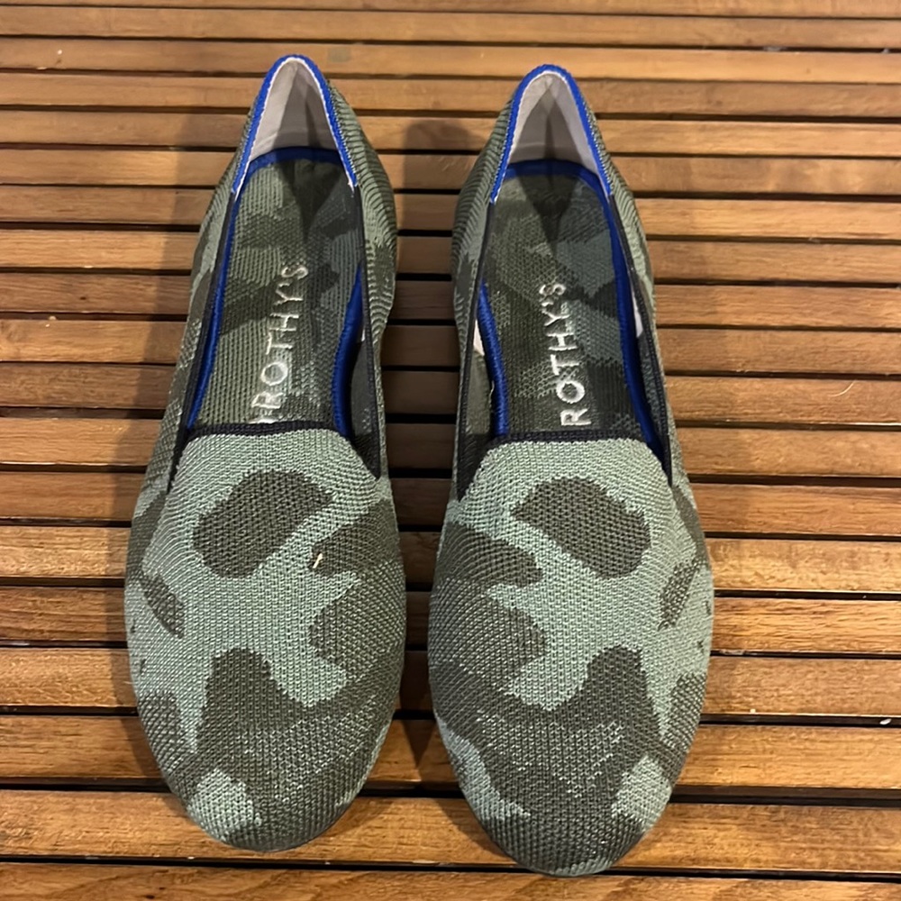 Excellent condition camo Rothy’s size 8